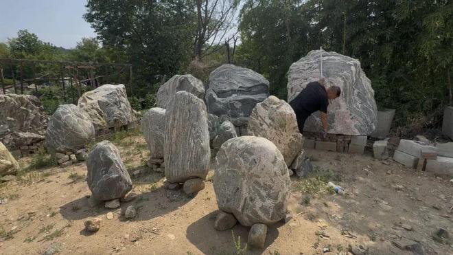 “最严禁令”下,泰山石照卖不误:有人借河道工程盗采囤石上千吨,快递面单写成“日用品”