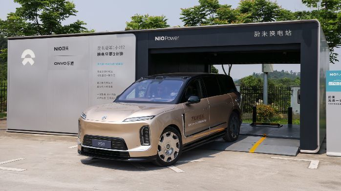 蔚来 ES9“万里越雄关”一万公里最短用时挑战车抵敦煌