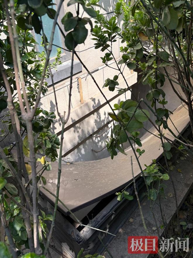 小区暗藏“吃人”竖井：天津两男童从6米高处坠落，一人重伤开颅昏迷已10天丨极目调查