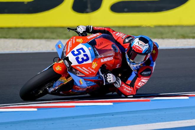 WSBK捷克站正赛首回合，张雪机车车手斩获赛季第四冠