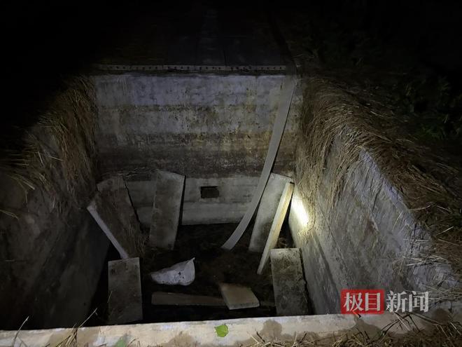 田间化粪池盖板突然断裂，67岁老人坠入近3米深池中溺亡，家属：是公用井通往自家农田必经之路，周边无防护措施