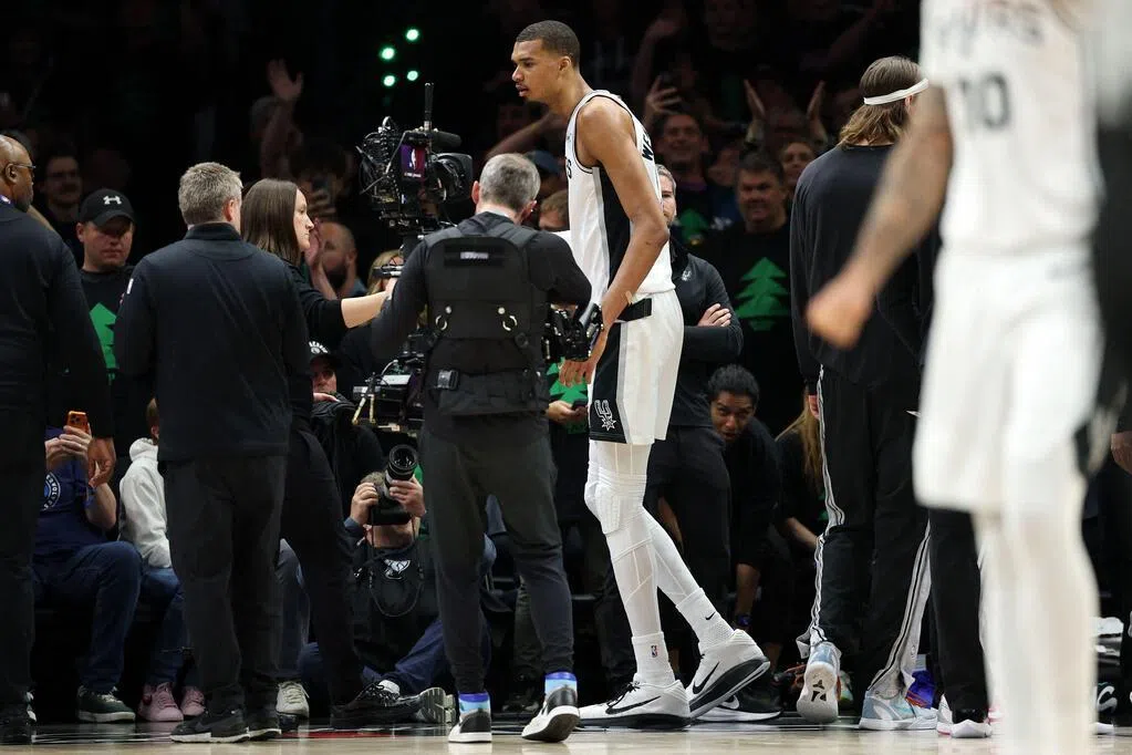 文班亚马肘击遭驱逐 NBA不追加处罚
