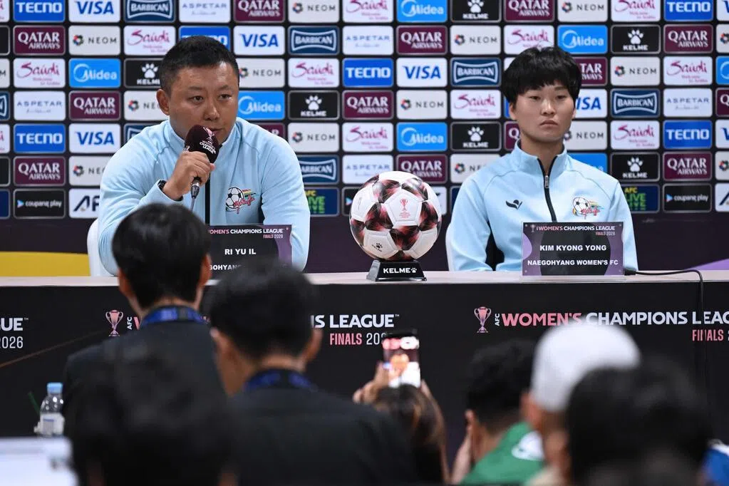不回应韩国支持者问题 朝鲜“我故乡”女足主帅称只专注比赛