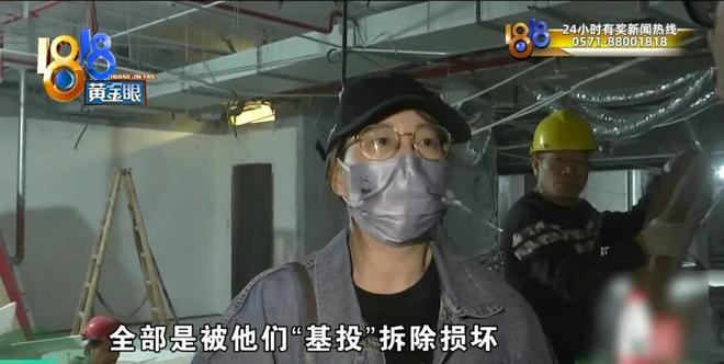 足浴店被强行上了锁？没想到里面竟然在……