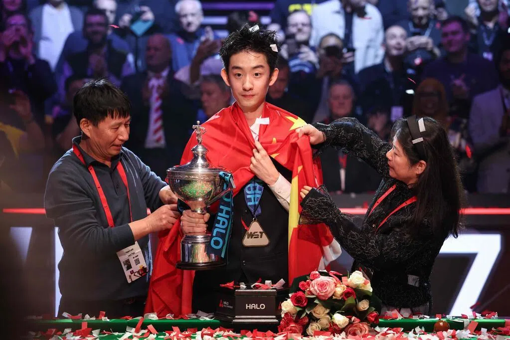 体育聚焦】吴宜泽卖掉家族房产参赛 成为中国史上最年轻的斯诺克世界冠军