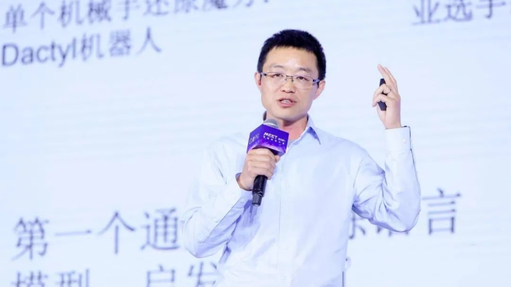 智谱唐杰：80年历史的计算机架构都要被AI颠覆 未来不再传统桌面