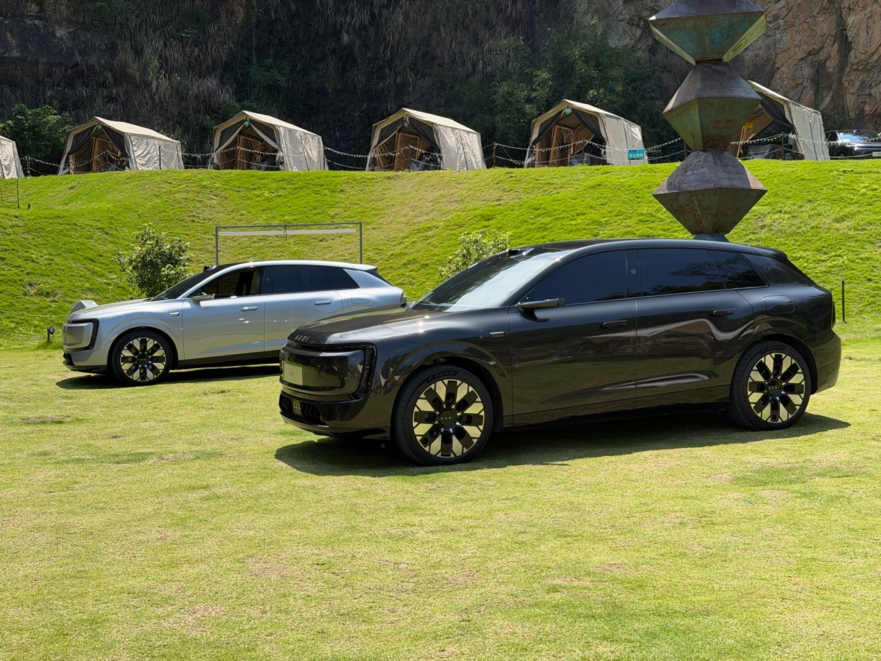 奥迪终于把豪华智能SUV做出了自己的味道 试驾AUDI E7X