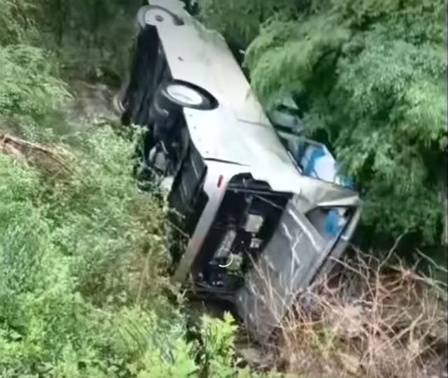 山西一车辆侧翻致2名学生遇难,当地独家回应