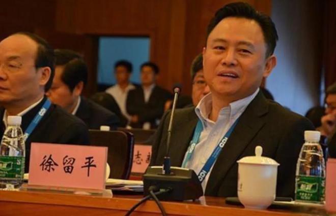 骑马造势的车企原董事长落马了