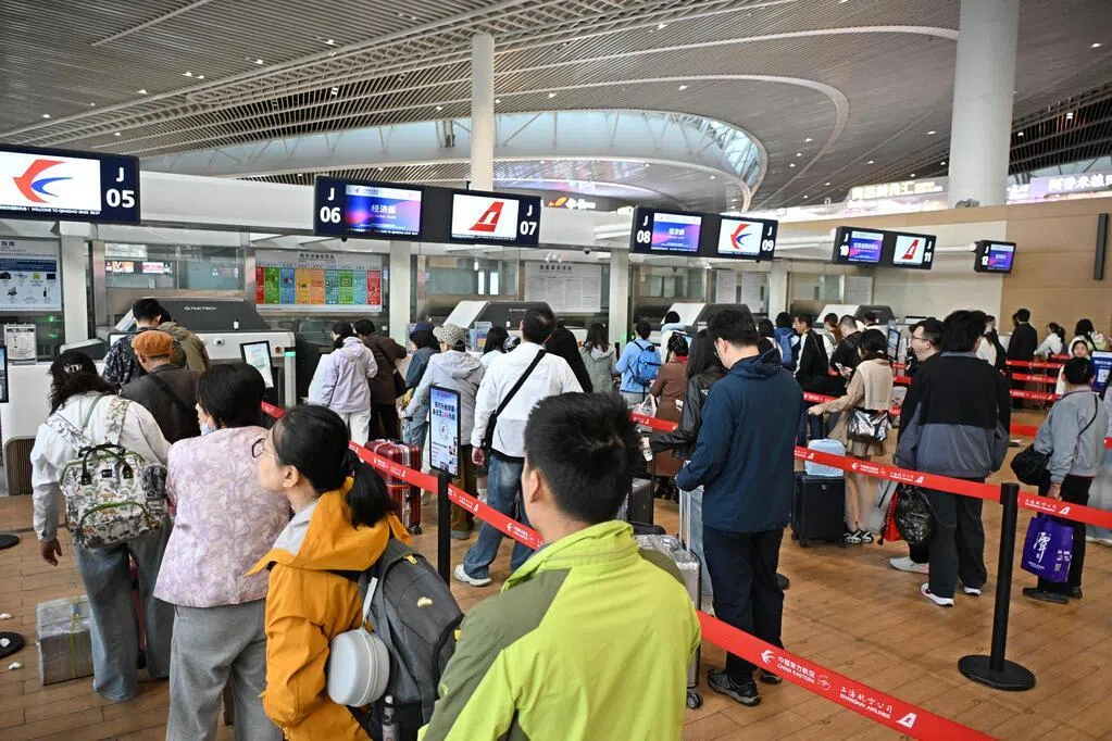 油价因冲突上涨 国际航班在五一假期取消率飙升至7.4%