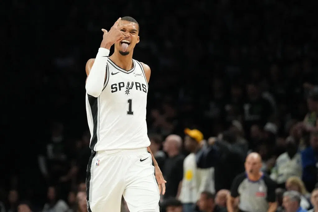 文班亚马高效创季后赛新高 马刺再伤灰狼NBA次轮占优