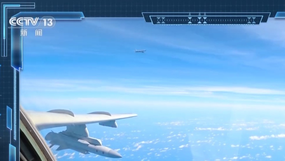 052D、歼-16多型军舰战机出动，这套配置有多强？