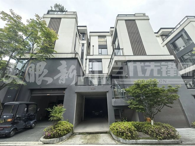 贵州一小区现违建别墅!业主反复投诉,房屋越建越高,有关部门回应