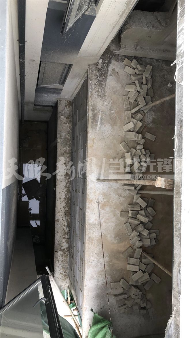 贵州一小区现违建别墅!业主反复投诉,房屋越建越高,有关部门回应