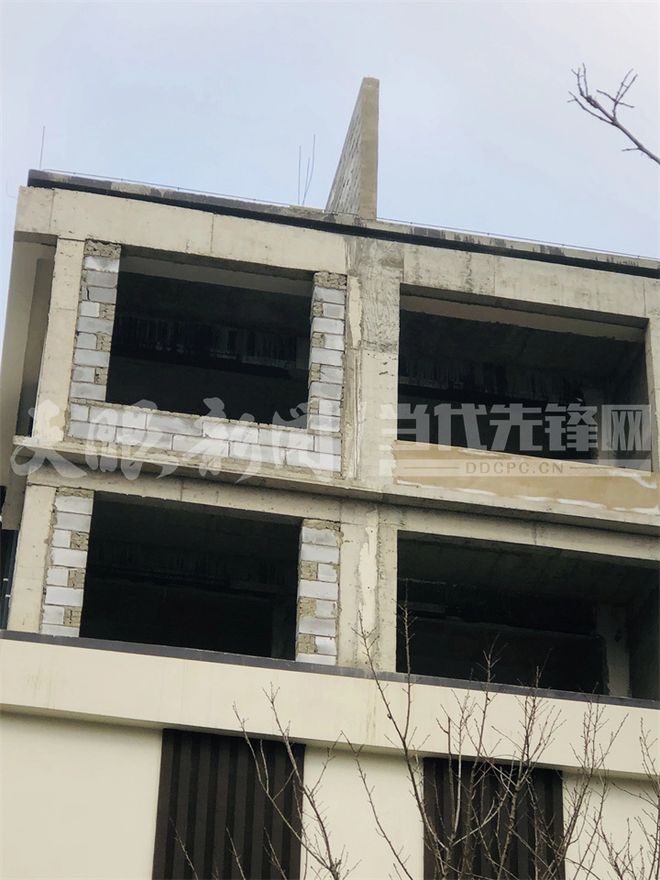 贵州一小区现违建别墅!业主反复投诉,房屋越建越高,有关部门回应