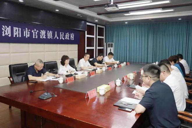 胡小刚在官渡镇督导调度事故善后工作